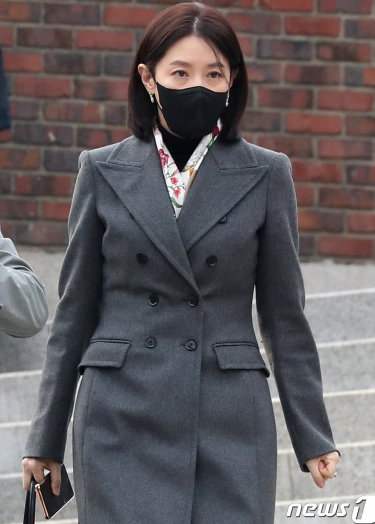  델보 브리앙 가방, 이영애 하객룩 패션 속 명품백 가격은?