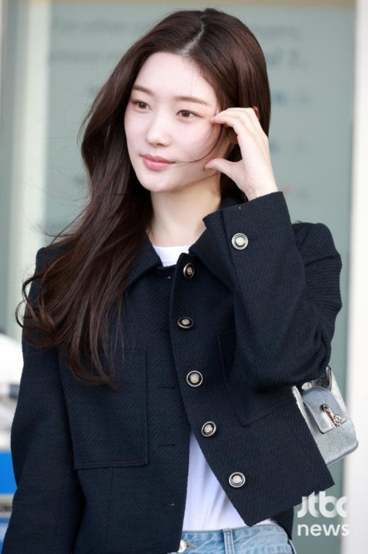  정채연 공항패션 속 온앤온 제품 정보 및 가격 파헤치기 (ft. 신상 트위드 자켓 및 데님팬츠)