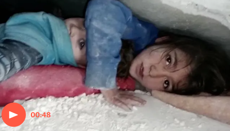 '날 여기서 꺼내줘요': 두 시리아 형제가 잔해 속에 갇힌 채 어떻게 살아남았는지요