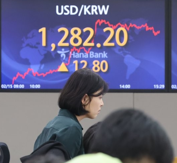 금리 인상 우려 속에 서울 주가가 1.5% 이상 하락했습니다 금리 인상 우려 속에 서울 주가가 1.5% 이상 하락했습니다