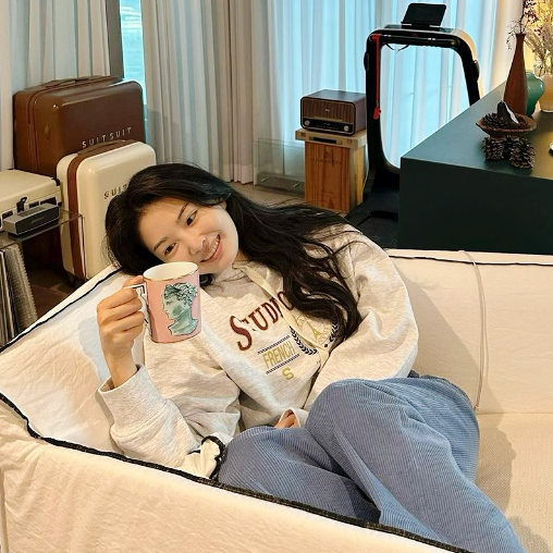 <b>류이서</b> 코듀로이 팬츠 오버핏 후드티 코디 어디꺼?