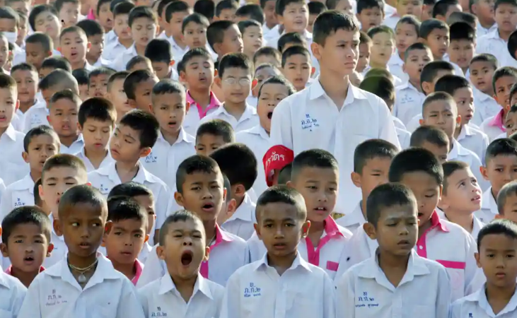 태국 운동가들은 학교에서의 이발을 처벌하는 것을 중단할 것을 요구합니다