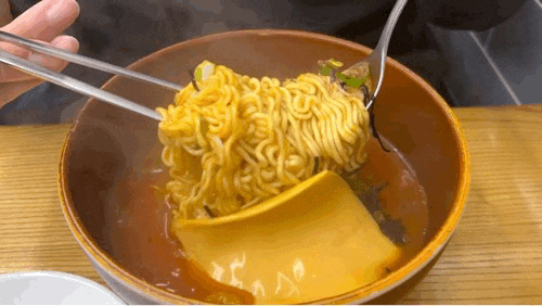  천호 틈새라면 매운 라면 맛집 천호역 혼밥 점심메뉴 추천 빨해떡에 계란 추가