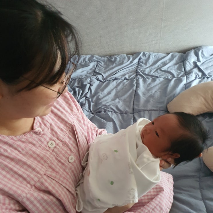산후조리원 2일차 일상 (모자동실, 한칠일, 경혈마사지, 교원 빨간펜 프로그램)