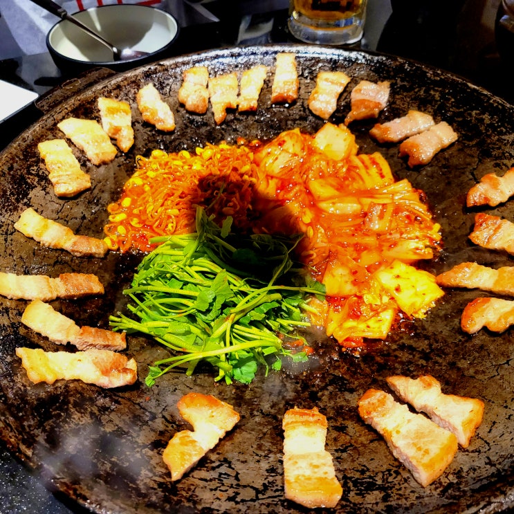  송도 맛집 트리플스트리트 솥뚜껑에 먹는 맛이 일품 삼겹살 고기 맛집 솥고집