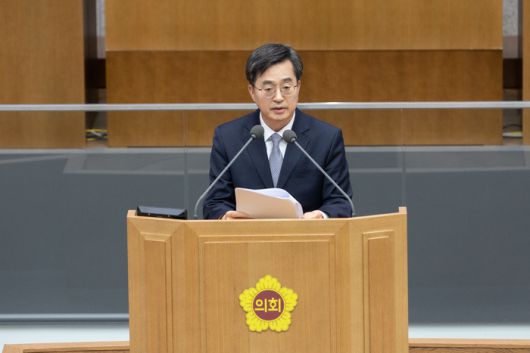 국내) <b>김동연</b> “이재명 <b>체포</b>동... 경제엔 ‘<b>윤석열</b> 리스크’”