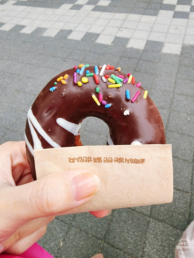  [던킨] 페이머스 글레이즈드 + 카카오 후로스티드, 달콤한 도넛 생각날때 :)