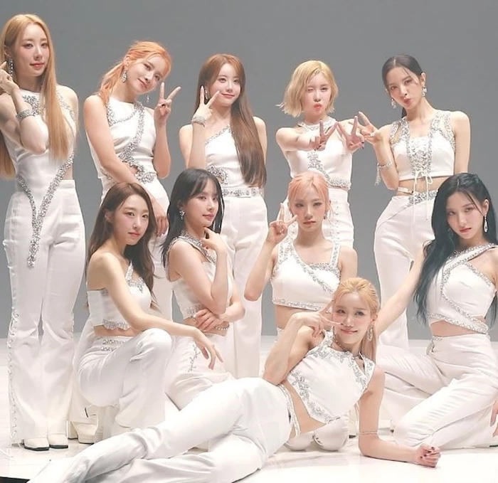 '재계약 여부 관심' 우주소녀, 모모랜드·브브걸에 이어 팬들 걱정 쏟아지고 있다 '재계약 여부 관심' 우주소녀, 모모랜드·브브걸에 이어 팬들 걱정 쏟아지고 있다