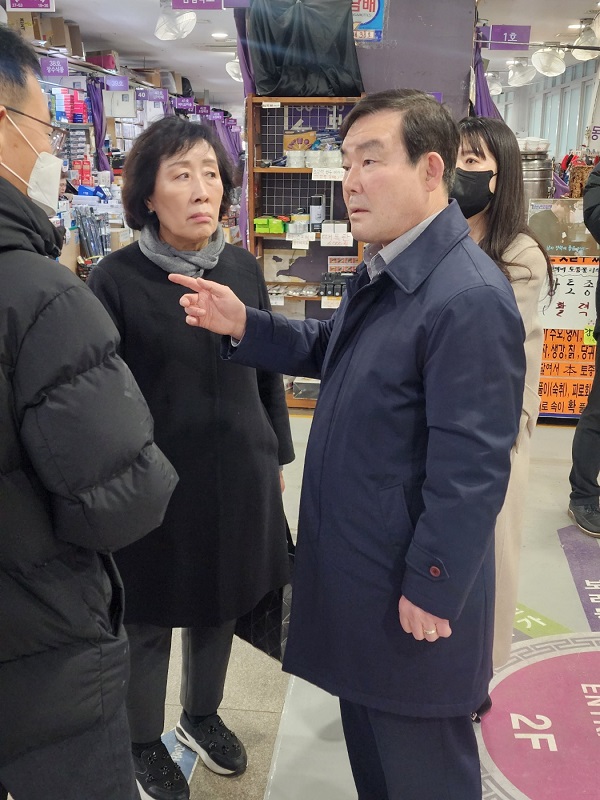 임춘대 서울시의원, 서울풍물시장 현장방문 실시 자생력 강화 방안 마련 필요