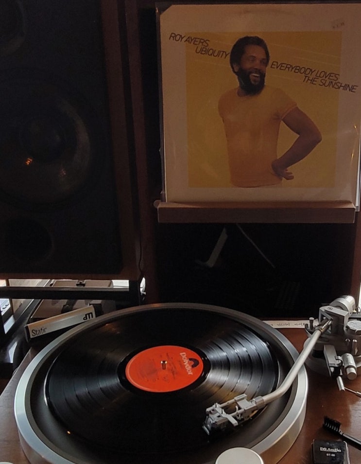  Everybody Loves the Sunshine / Roy Ayers