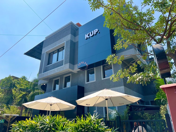  KUP is cool & hot. I like here. 인도 첸나이 능암바깜이 최고야, 여기엔 핫한 카페들이 즐비한다. KUP Coffee Roasters.