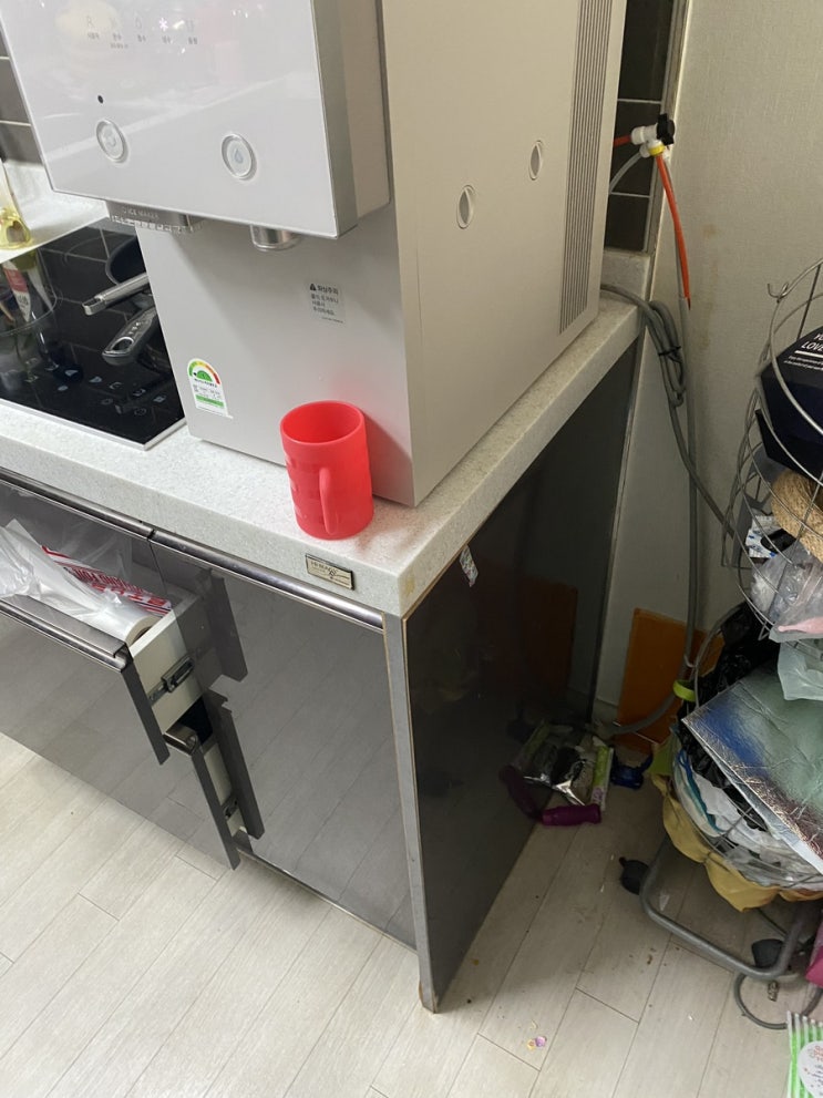  물먹은 하부장 측판 교체 작업 현장, 측판만 교체가 가능할까요?
