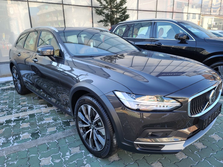 볼보 목동 전시장에서 2023 V90CC (크로스컨트리) 신차 검수 후기