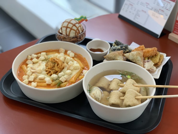 부산영도신상맛집 '삼진어묵당 영도본점' 삼진어묵의 프리미엄 분식브랜드라 분식도 고급지게 잘하네요!! (+매콤로제떡볶이/ 모듬튀김+찹쌀오징어튀김/납작어묵/잡채말이어묵,아이스크림) 부산영도신상맛집 '삼진어묵당 영도본점' 삼진어묵의 프리미엄 분식브랜드라 분식도 고급지게 잘하네요!! (+매콤로제떡볶이/ 모듬튀김+찹쌀오징어튀김/납작어묵/잡채말이어묵,아이스크림)