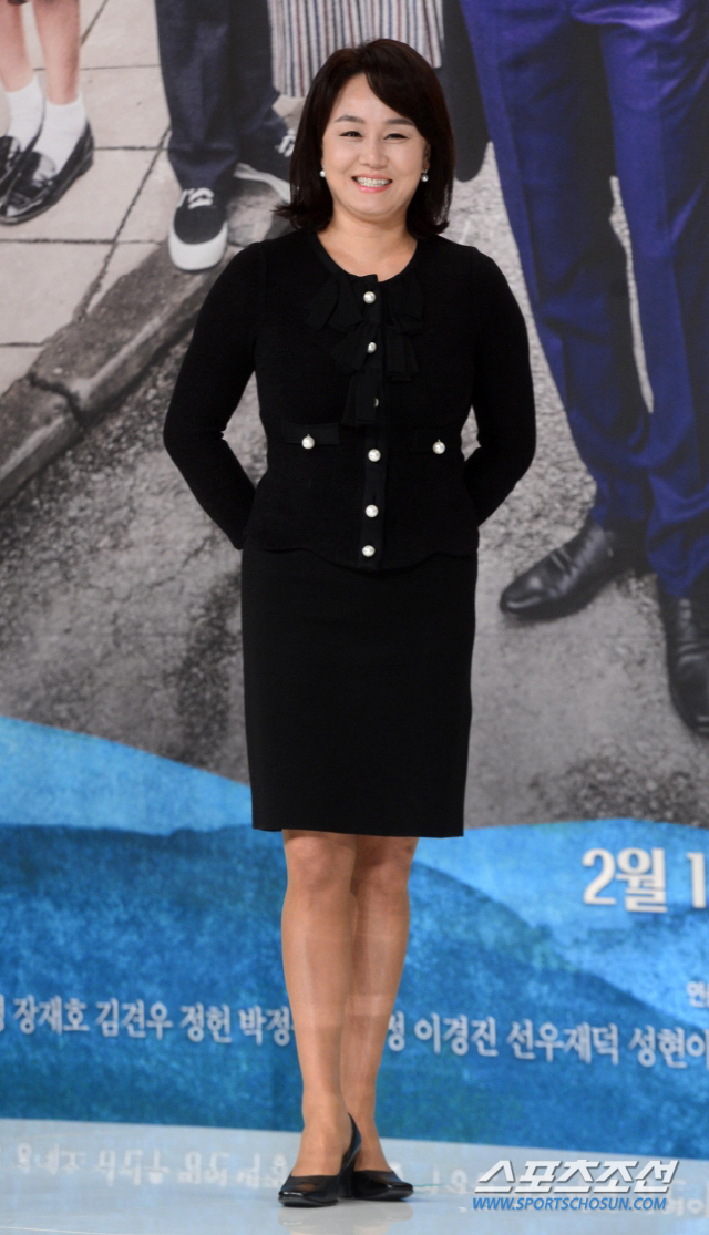 "가슴 근육에 물 흘리면 약수" 이경실, 이제훈 근육질 몸매 극찬...누리꾼 "표현이 과해" 지적 "가슴 근육에 물 흘리면 약수" 이경실, 이제훈 근육질 몸매 극찬...누리꾼 "표현이 과해" 지적