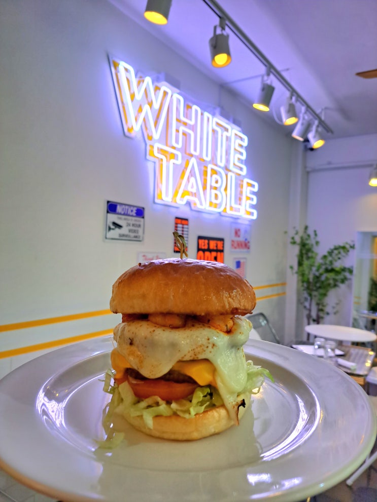  인천 신포 맛집 개성있고 맛있는 수제버거 화이트테이블