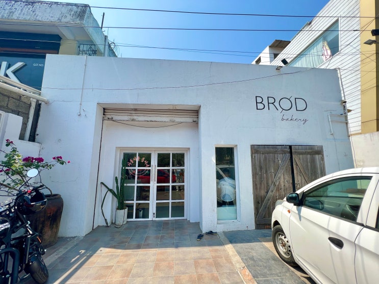  Basque cheese cake is so delicious! Brod bakery. 바스크  치즈 케이크가 미쳐따, 한국 맛이 느껴지는 인도 첸나이의 브로드 베이커리.