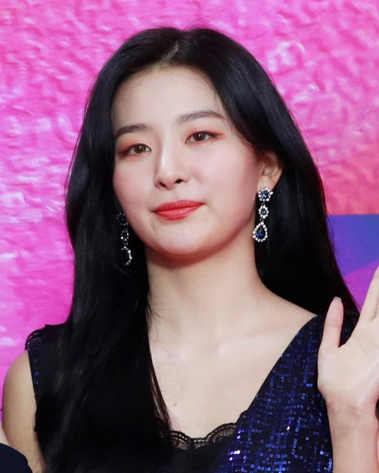 생일 기념 팬미팅 개최한 레드벨벳 슬기, 커버 댄스 요청에 남긴 의미심장한 말 생일 기념 팬미팅 개최한 레드벨벳 슬기, 커버 댄스 요청에 남긴 의미심장한 말