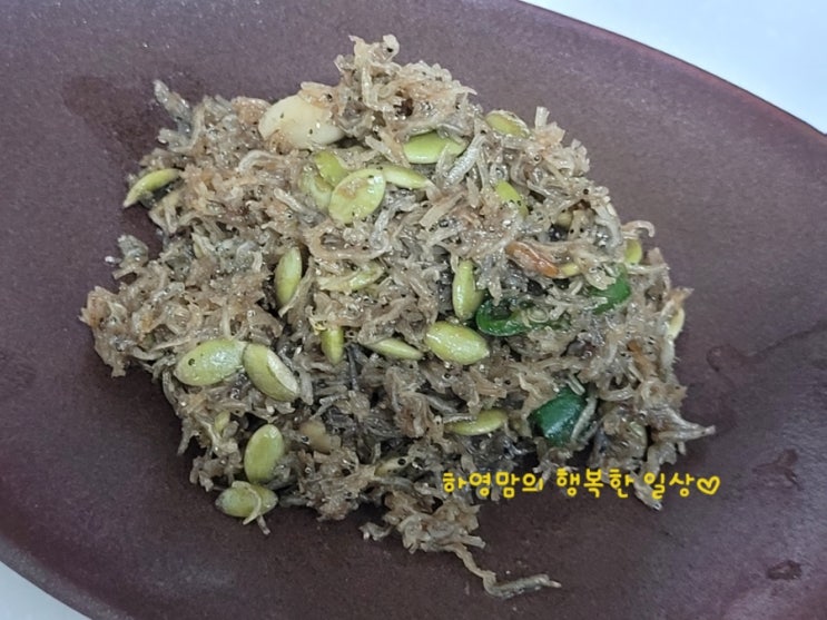  간단한 멸치볶음 짜지 않고 딱딱하지 않아 계속 먹고 싶어요