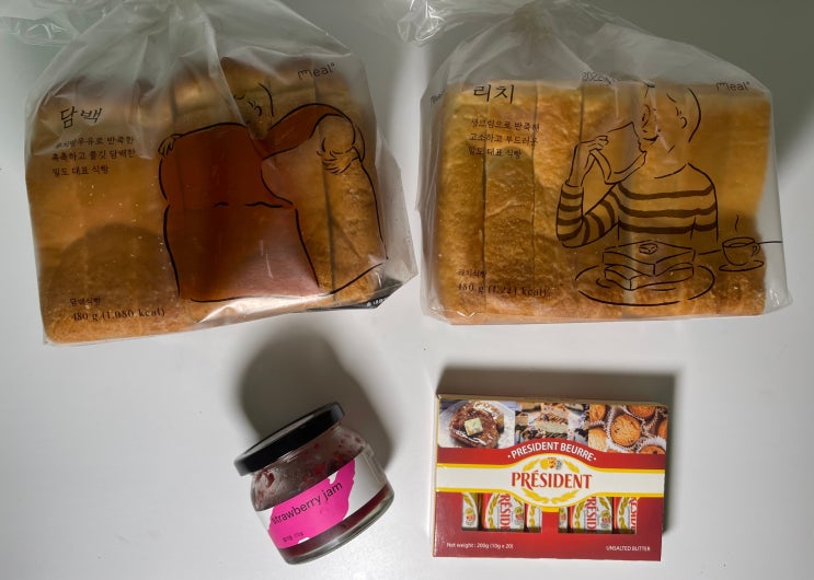 프레지덩버터와 밀도딸기잼을 올린 밀도 담백식빵 리치식빵 토스트