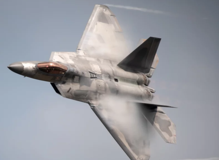 F-22가 일리노이 취미 그룹의 작은 라디오 풍선을 격추했나요? F-22가 일리노이 취미 그룹의 작은 라디오 풍선을 격추했나요?