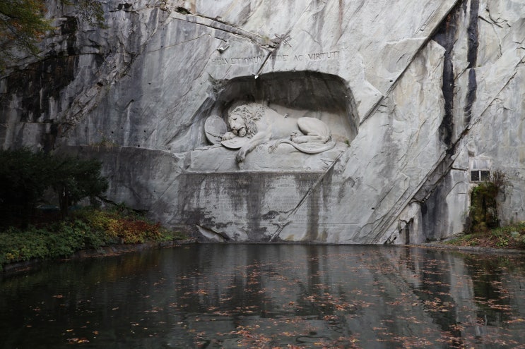 [스위스 루체른 : 빈사의 사자상 (Löwendenkmal / Lion Monument)] 빙하공원 구경하러 간 김에 기념사진 찍기 좋은 절벽 조각상