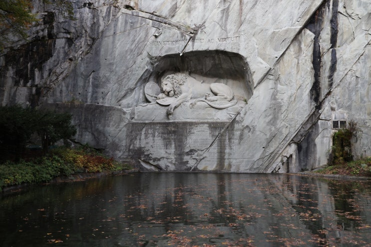  [스위스 루체른 : 빈사의 사자상 (Löwendenkmal / Lion Monument)] 빙하공원 구경하러 간 김에 기념사진 찍기 좋은 절벽 조각상