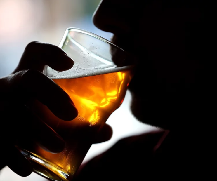 술을 마시는 것이 치매 위험에 영향을 미칩니까? 우리는 연구원에게 통찰력을 요청했습니다