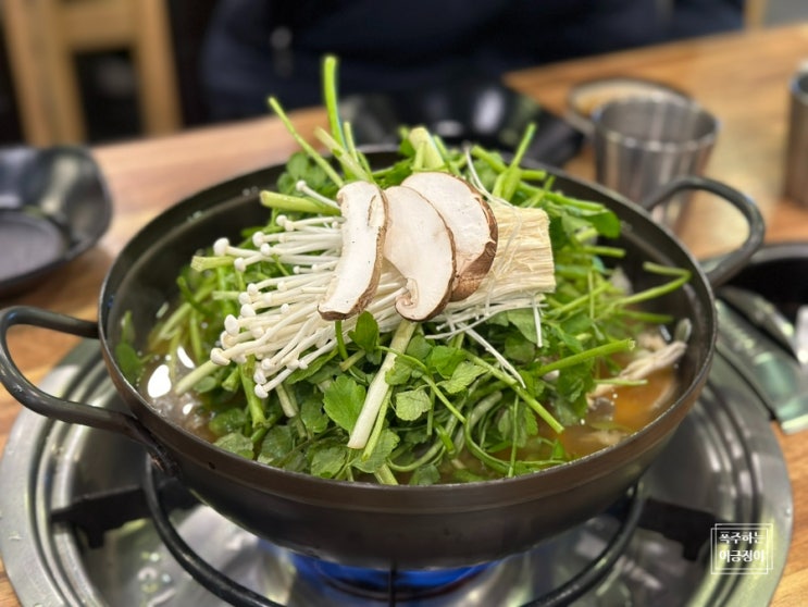 부평 칼국수 뽕빨샤브버섯칼국수 미나리가 듬뿍 건강한 식사