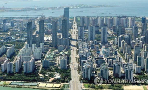 "분양가보다 싸다"…'반토막' 인천 송도, 거래 늘고 경매도 떴다 "분양가보다 싸다"…'반토막' 인천 송도, 거래 늘고 경매도 떴다