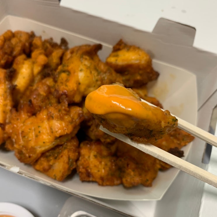  다이어트 해야하니 탄단지 치킨 굽네치킨 고추바사삭 먹어야지