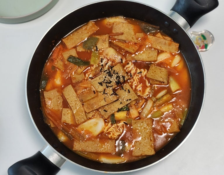 [간단 초보요리] 떡국떡 국물 라볶이 만들기! 시판 떡볶이소스 이용
