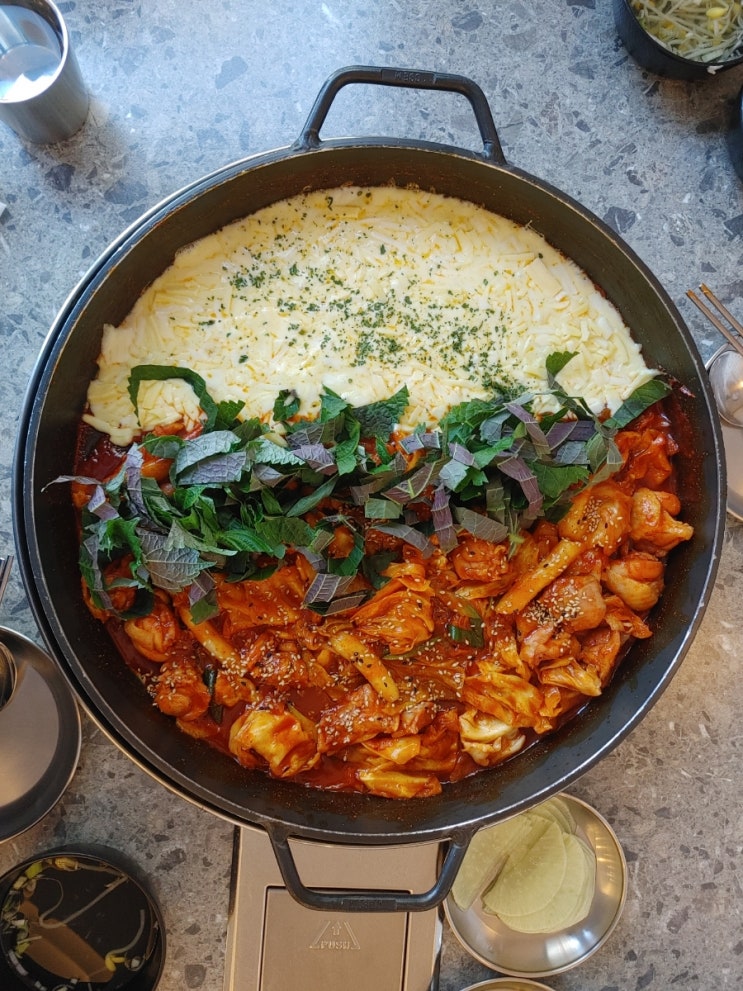  빤닭빤닭-치즈닭갈비맛집