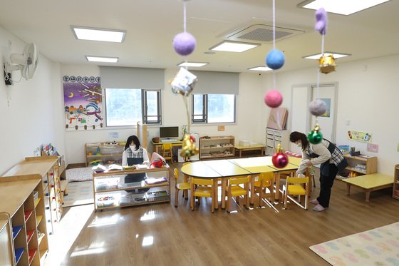 어린이집 통째 요양원으로…"애 어디 맡기나" 맞벌이 '발 동동' 어린이집 통째 요양원으로…"애 어디 맡기나" 맞벌이 '발 동동'