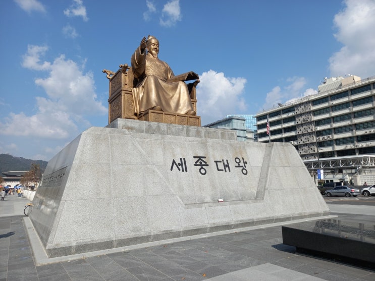  광화문 광장: 이순신 장군과 세종대왕이 지키는 대한민국 대표 광장