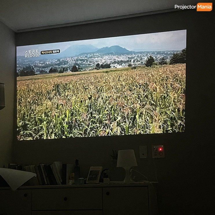  빔프로젝터로 삶의 질 수직 상승 PJM500F 극장보다 더 극장같은 공간으로!
