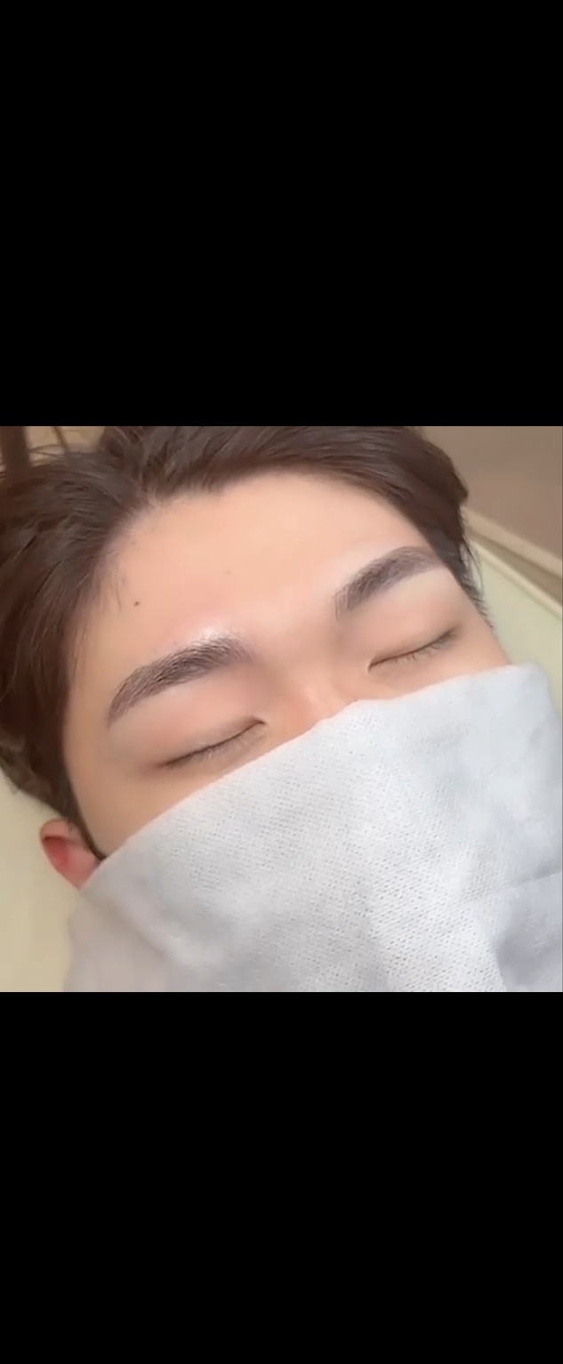  아인뷰티랩건대점 건대눈썹문신 남자눈썹문신 받고 미소년으로 변신