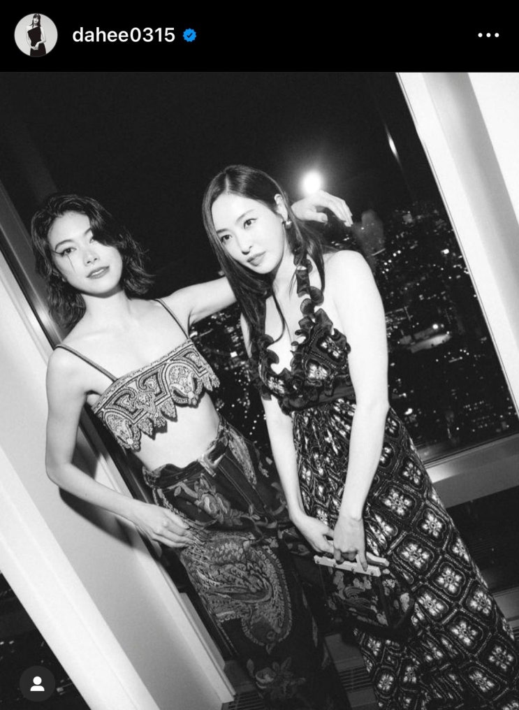  이다희 옷으로 보는 에트로 여자 명품 옷 원피스 토트 크로스 숄더백