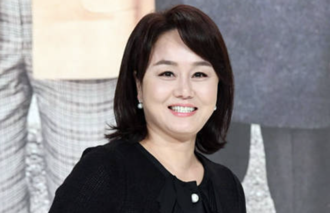 "치마 벌려봐 속옷 보게" 이경실, 성희롱 피해라면서...이제훈은 '새로운 정수기' 성희롱 발언 "치마 벌려봐 속옷 보게" 이경실, 성희롱 피해라면서...이제훈은 '새로운 정수기' 성희롱 발언
