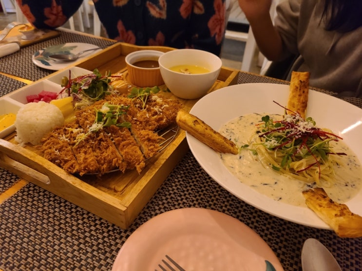  제주 한림 가성비에 맛까지! 내 입맛 사로잡은 '옹포83'