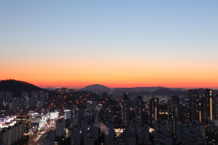 서울 금천구에서 바라본 광명시 안양천 노을 야경