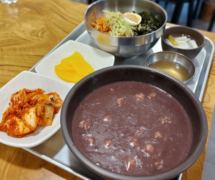 충무로 칼국수: 남산칼국수  팥죽과 비빔칼국수 김치도 맛있는 서울 팥칼국수 맛집