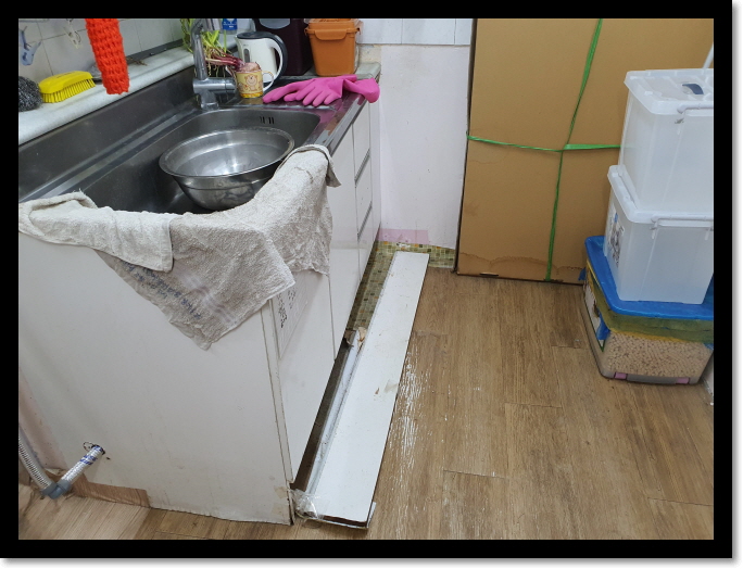  위층에서 물을 쓰면 싱크대 배수구역류 공용 배관막힘 확실하게 뚫기 서울 경기 인천