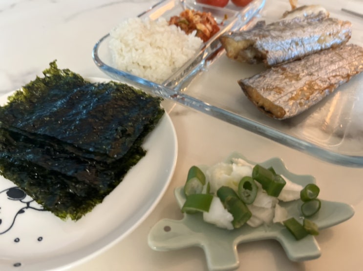  밥한그릇은 금새 뚝딱! 국내산 목포 갈치 어머니의 사랑과 정성으로 서준수산의 신선하고 위생적인 손질 먹갈치로 만든 갈치구이와 갈치조림