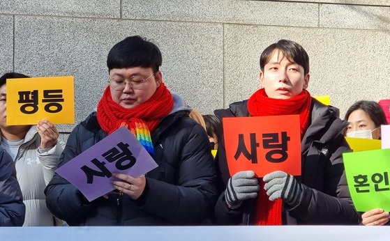 동성커플, 유족연금 신청도 가능해지나? 의료·법조계 촉각 동성커플, 유족연금 신청도 가능해지나? 의료·법조계 촉각