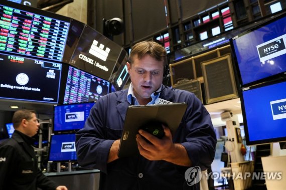 나스닥 2.5% 빠지자..비트코인 3.1% 빠지다 나스닥 2.5% 빠지자..비트코인 3.1% 빠지다