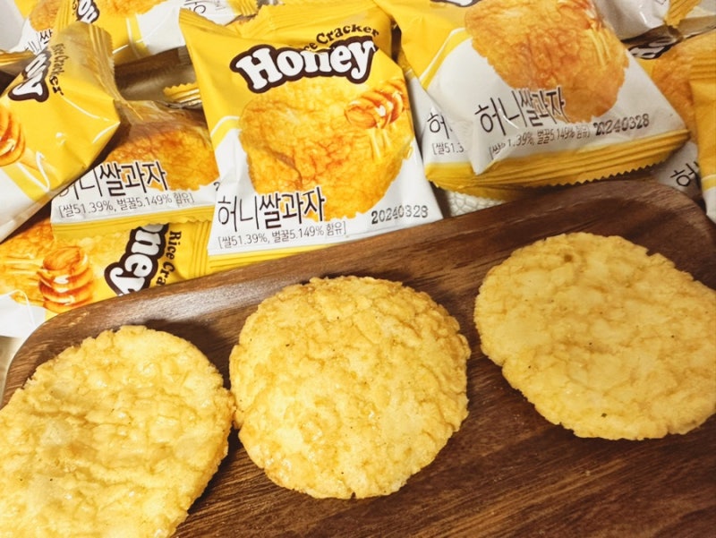 막대기에 할로윈 쌀 바삭한 간식