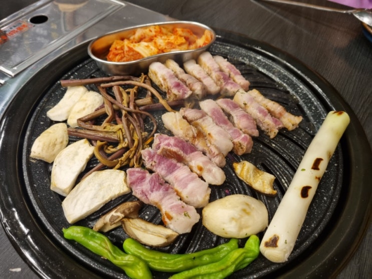  육마왕 영천 시청 육즙 가득 프리미엄 한돈 삼겹살 맛집 식당