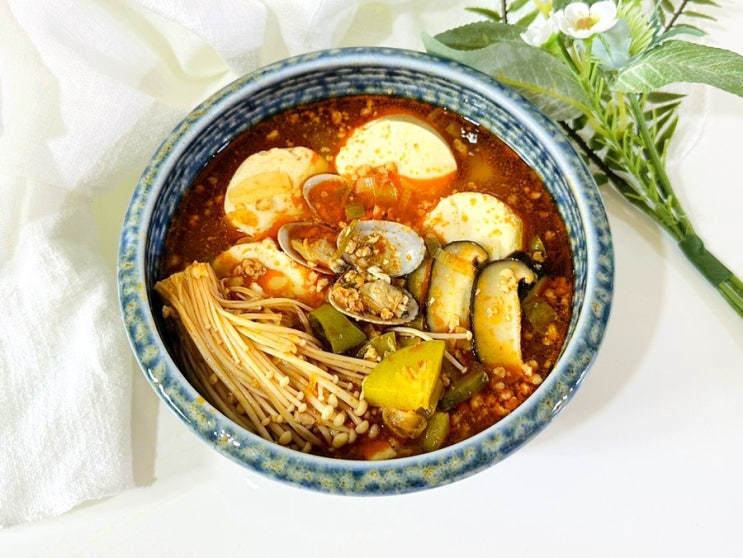  맛있는 순두부찌개 만들기. 바지락과 돼지고기가 들어간 백종원 순두부찌개 레시피.