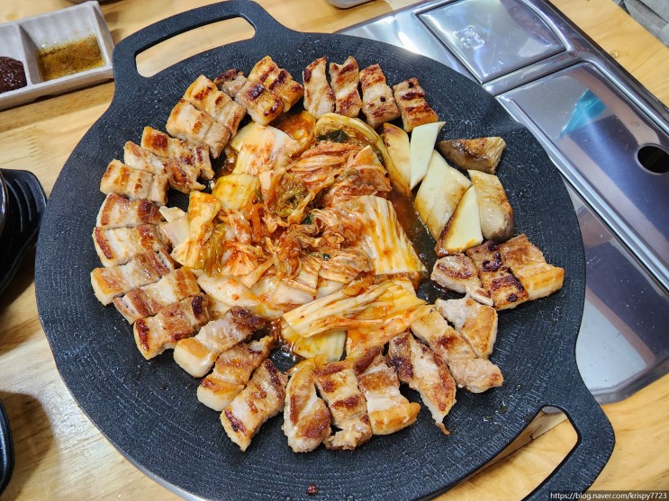 호치민 2군 맛집 안푸 솥뚜껑 삼겹살이 맛있는 꿀돼지 식당